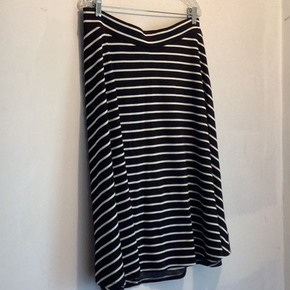 New Woman’s skirt size 2 Torrid brand black and white stripes
